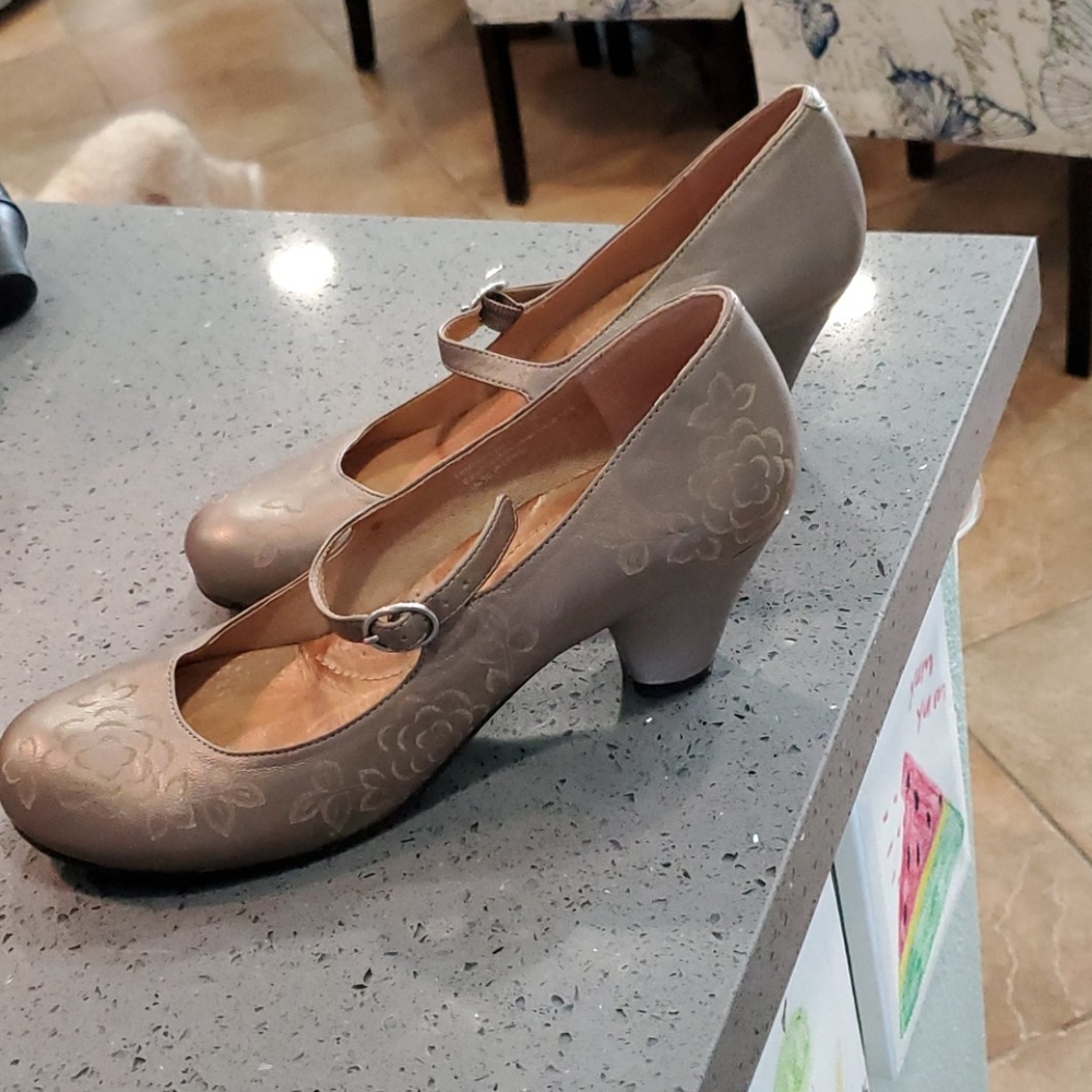 Mary Jane adorable laser etch shoes - Picture 3 of 5